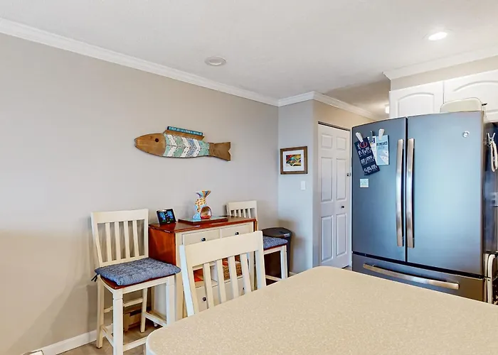 Apartment Wave Watcher 204 *